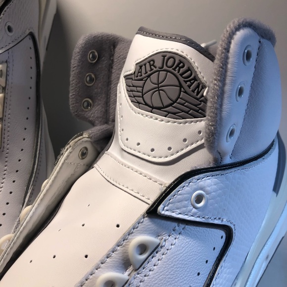 Air Jordan 2 Retro White cement Grey Sail Black Men’s Size 9.5 Women’s 11 New - Picture 3 of 15